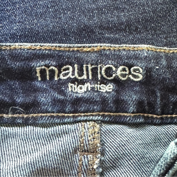 Maurice’s High Rise Wm’s Dark Wash Jeans Straight Leg Lt Distressing Sz 10L - Picture 11 of 13